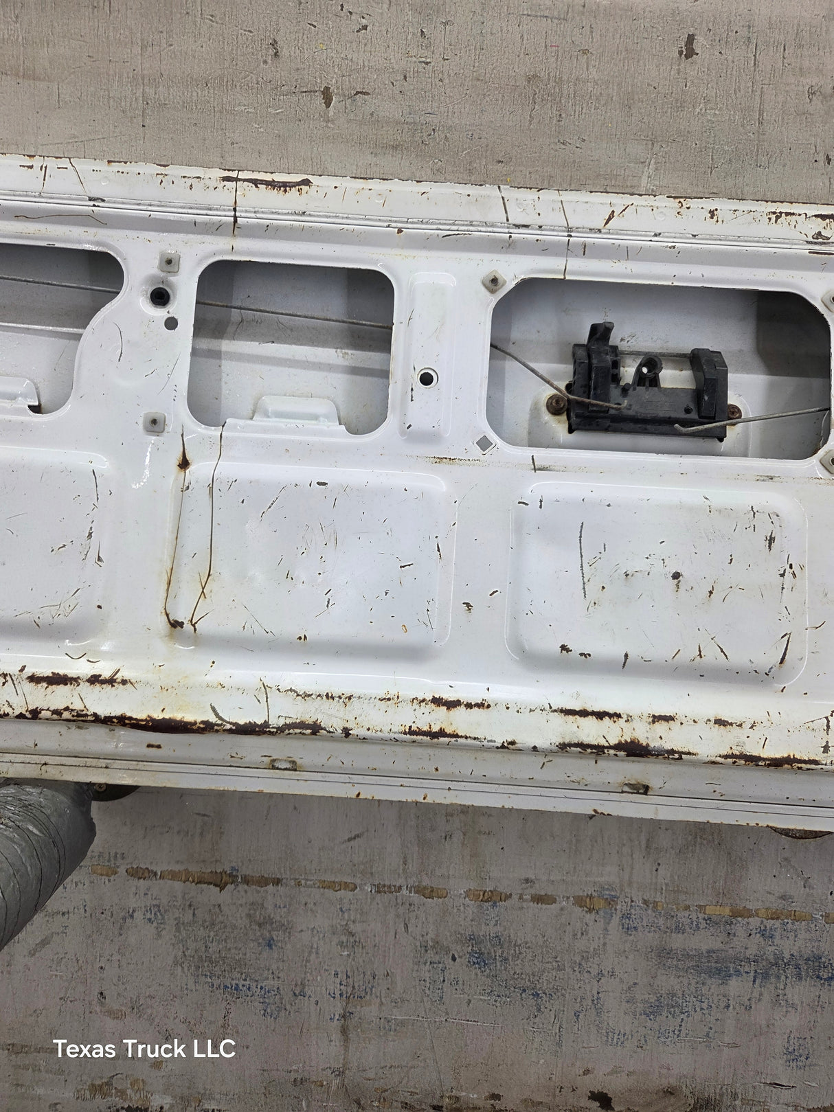 1995-2004 Toyota Tacoma Tailgate - White