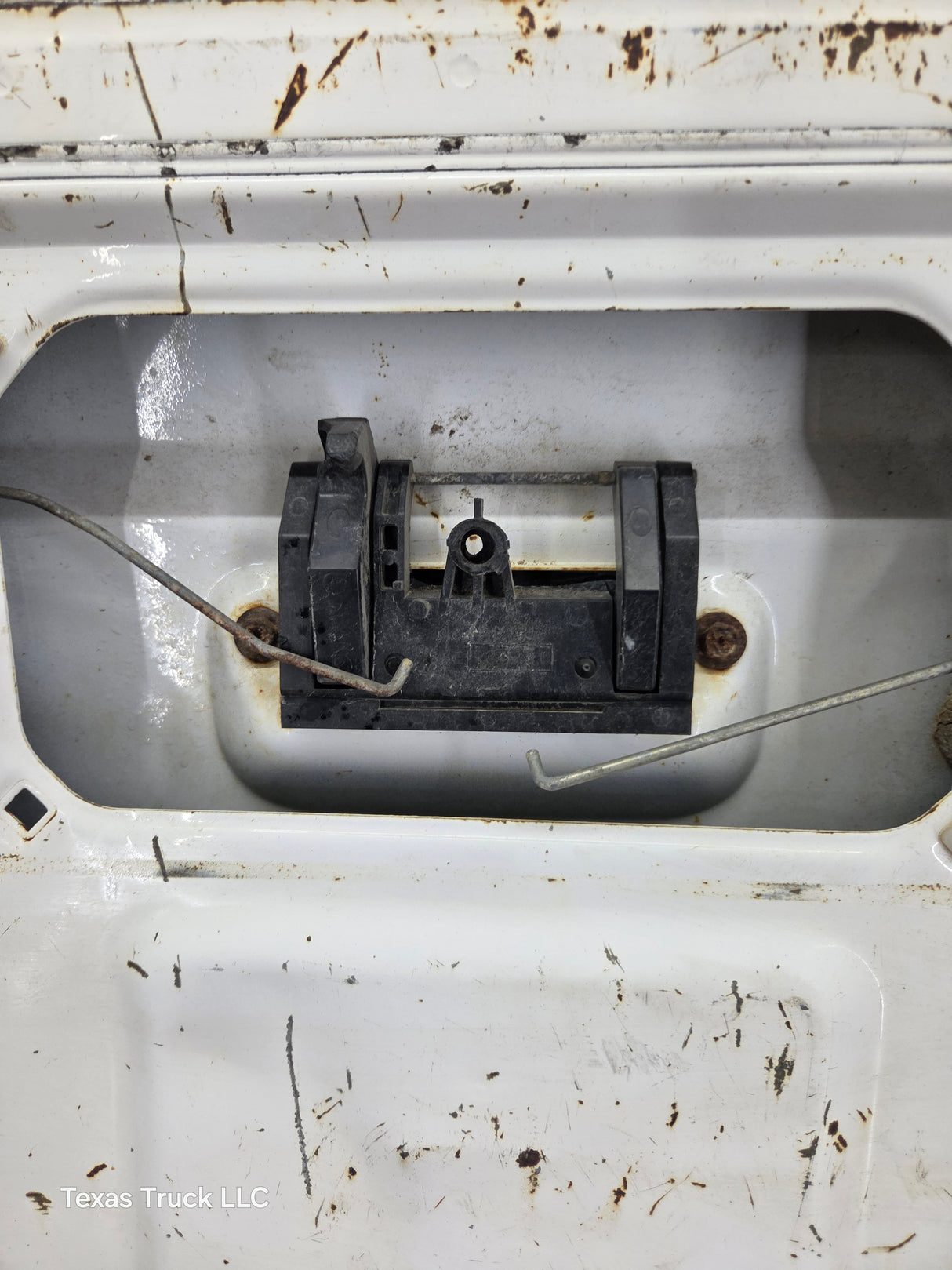1995-2004 Toyota Tacoma Tailgate - White