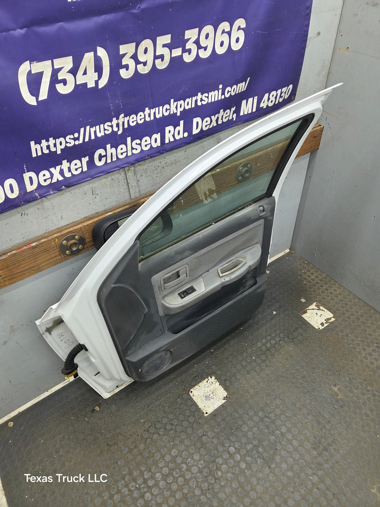 2005-2011 Dodge Dakota Passenger Side RH Front Door