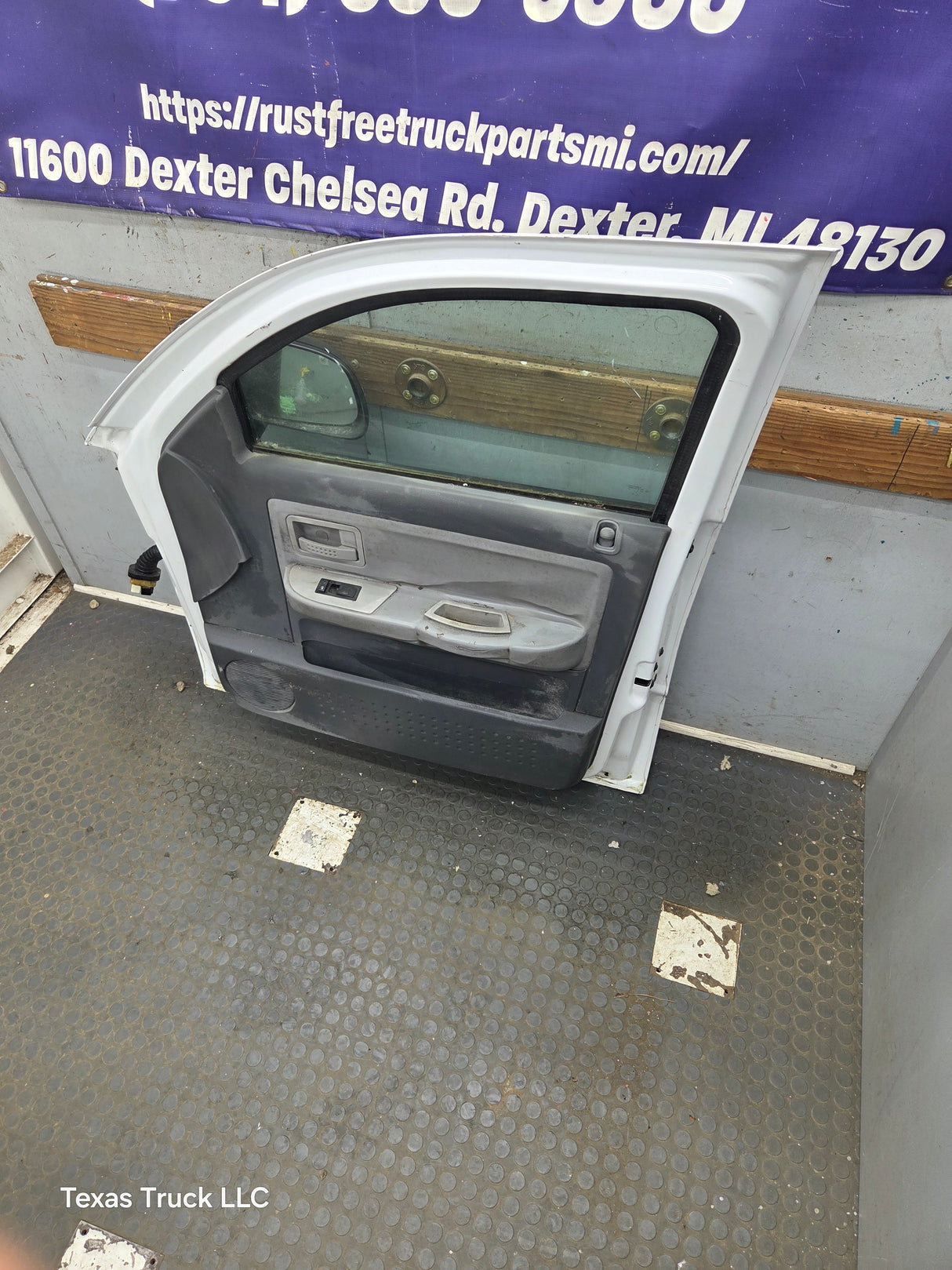 2005-2011 Dodge Dakota Passenger Side RH Front Door