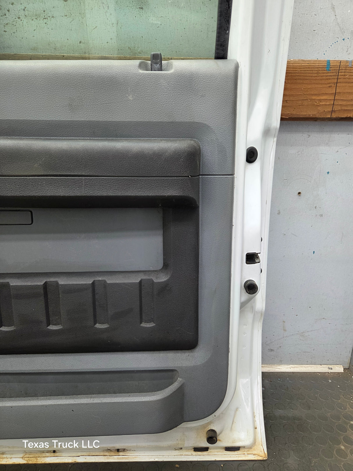 2012-2016 Ford Super Duty RH Passenger Side Front Door F250 F350 F450 F550