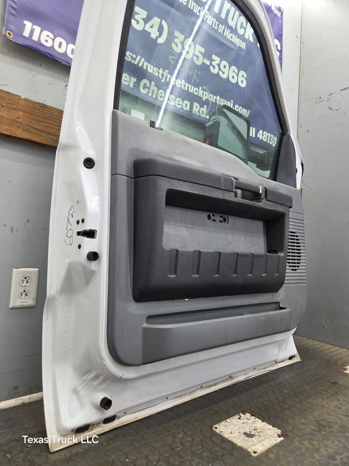 2012-2016 Ford Super Duty LH Driver Side Front Door F250 F350 F450 F550