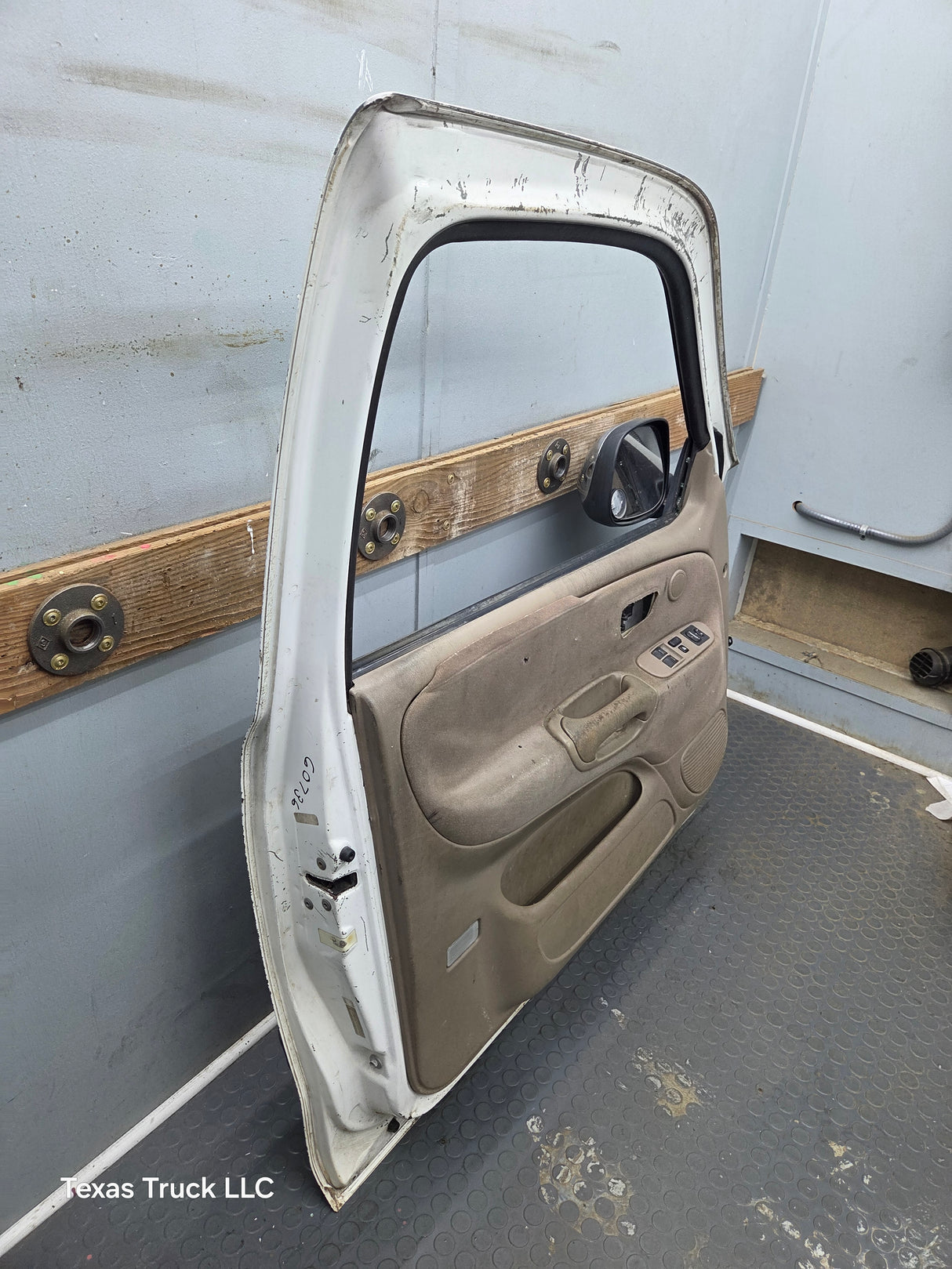 2000-2006 Toyota Tundra Front Left Hand Driver Side 1st Gen Door