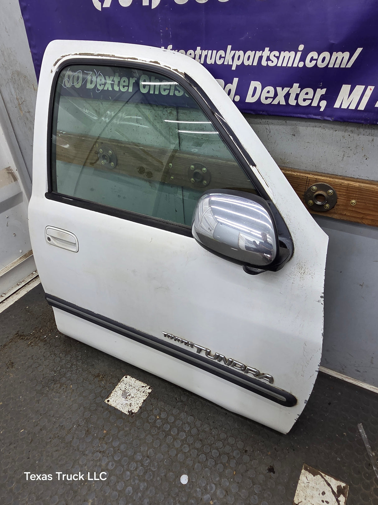 2000-2006 Toyota Tundra Front Right Hand Passenger Side 1st Gen Door