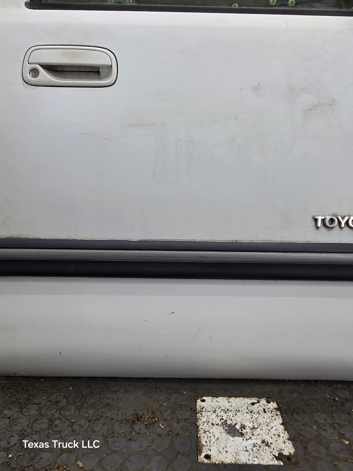 2000-2006 Toyota Tundra Front Right Hand Passenger Side 1st Gen Door
