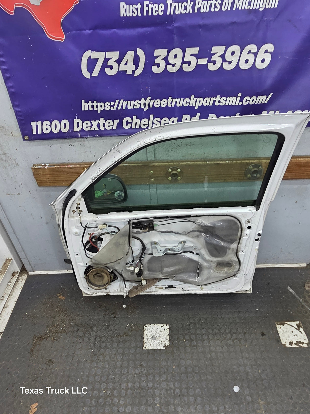 2000-2006 Toyota Tundra Front Right Hand Passenger Side 1st Gen Door