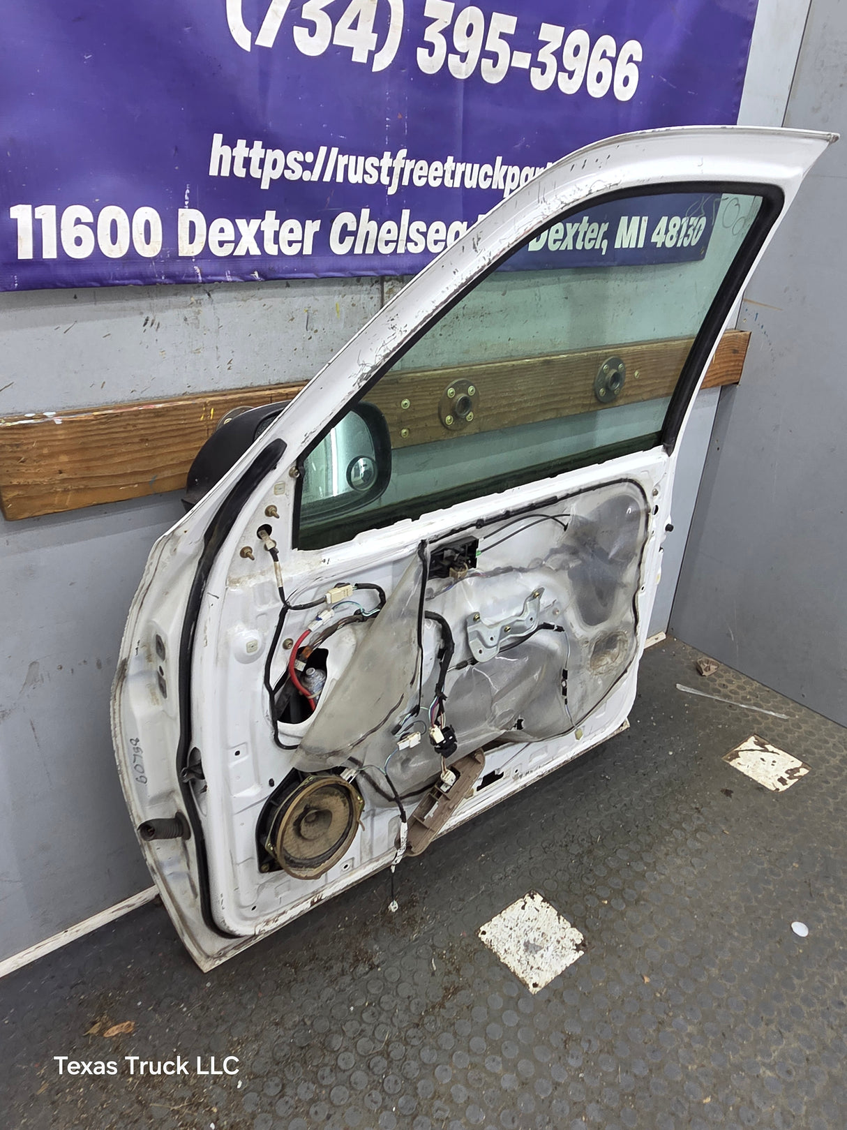 2000-2006 Toyota Tundra Front Right Hand Passenger Side 1st Gen Door