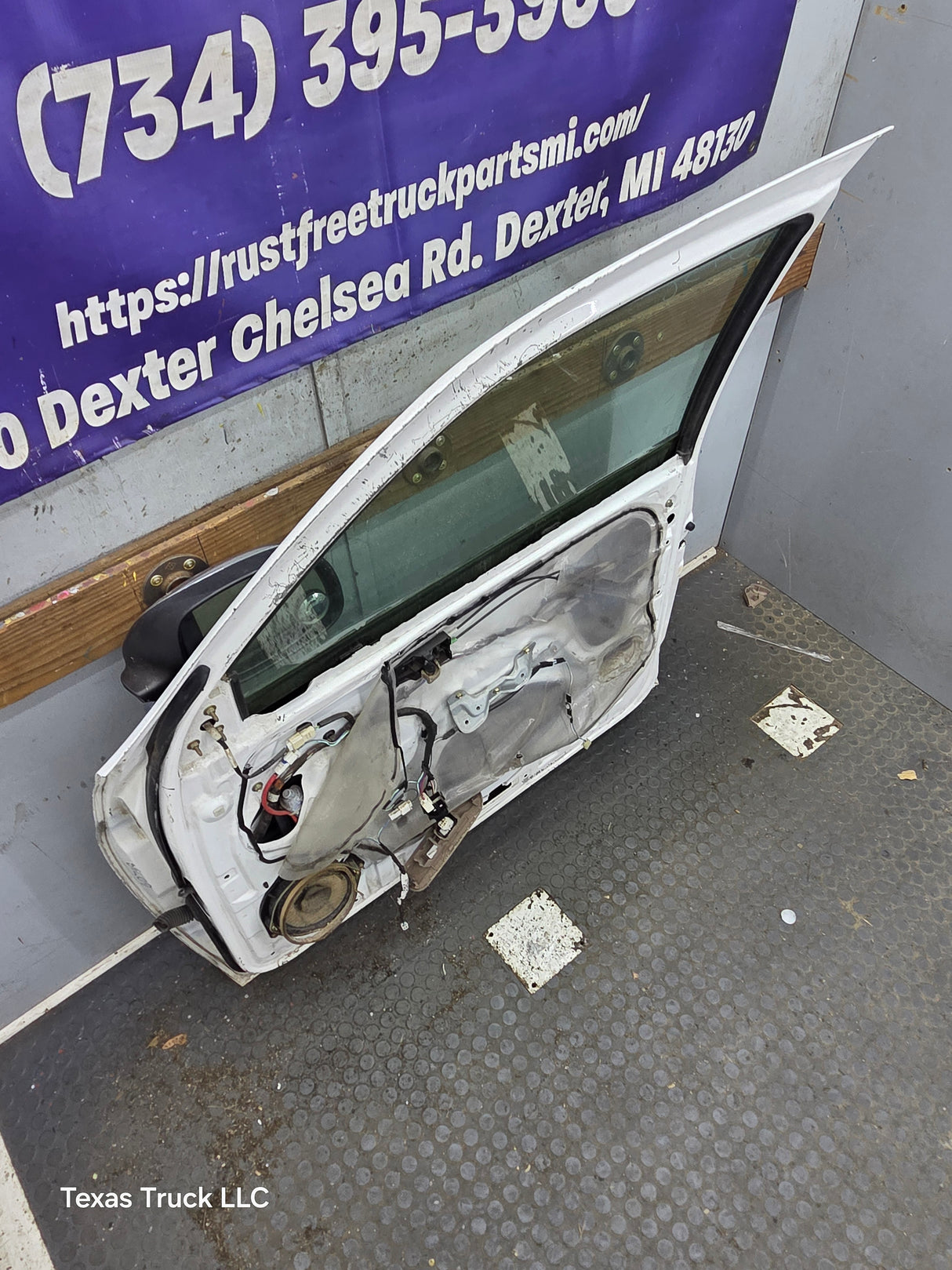 2000-2006 Toyota Tundra Front Right Hand Passenger Side 1st Gen Door