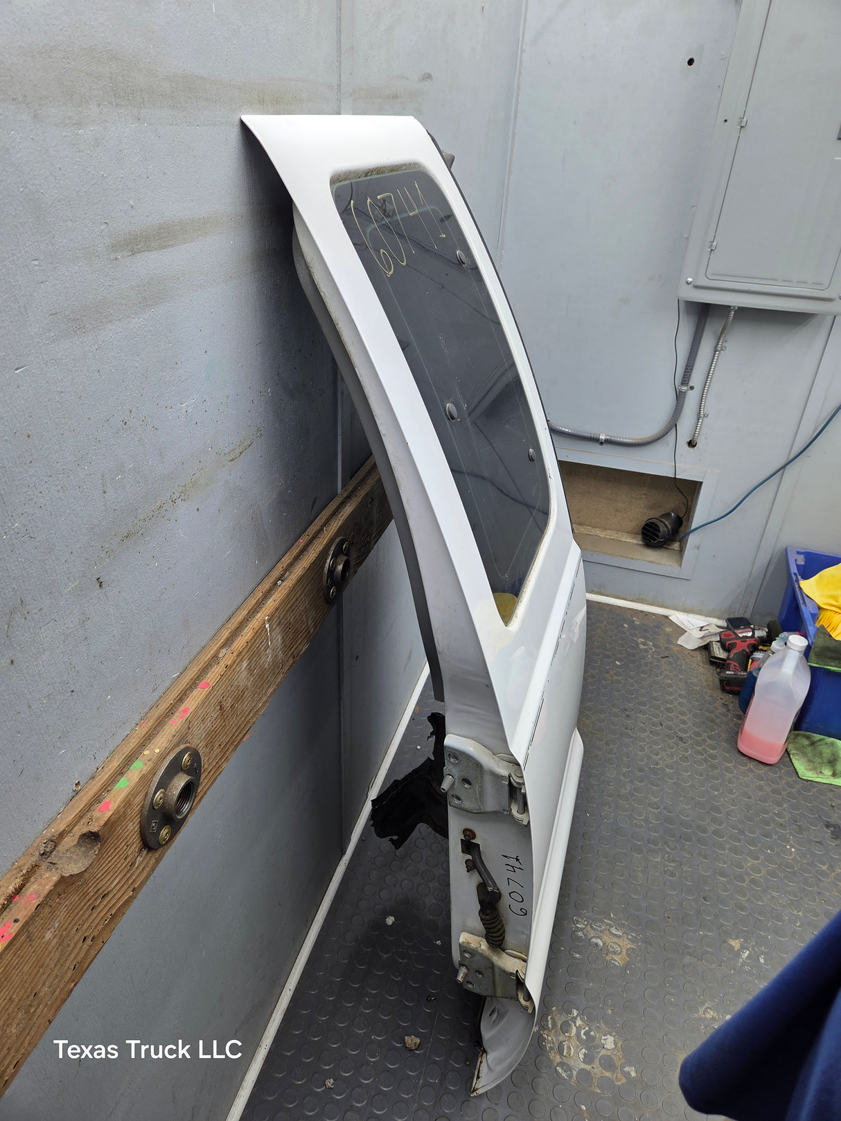 1999-2007 Ford Super Duty F250 F350 F450 F550 RH Extended Cab Passenger Rear Door