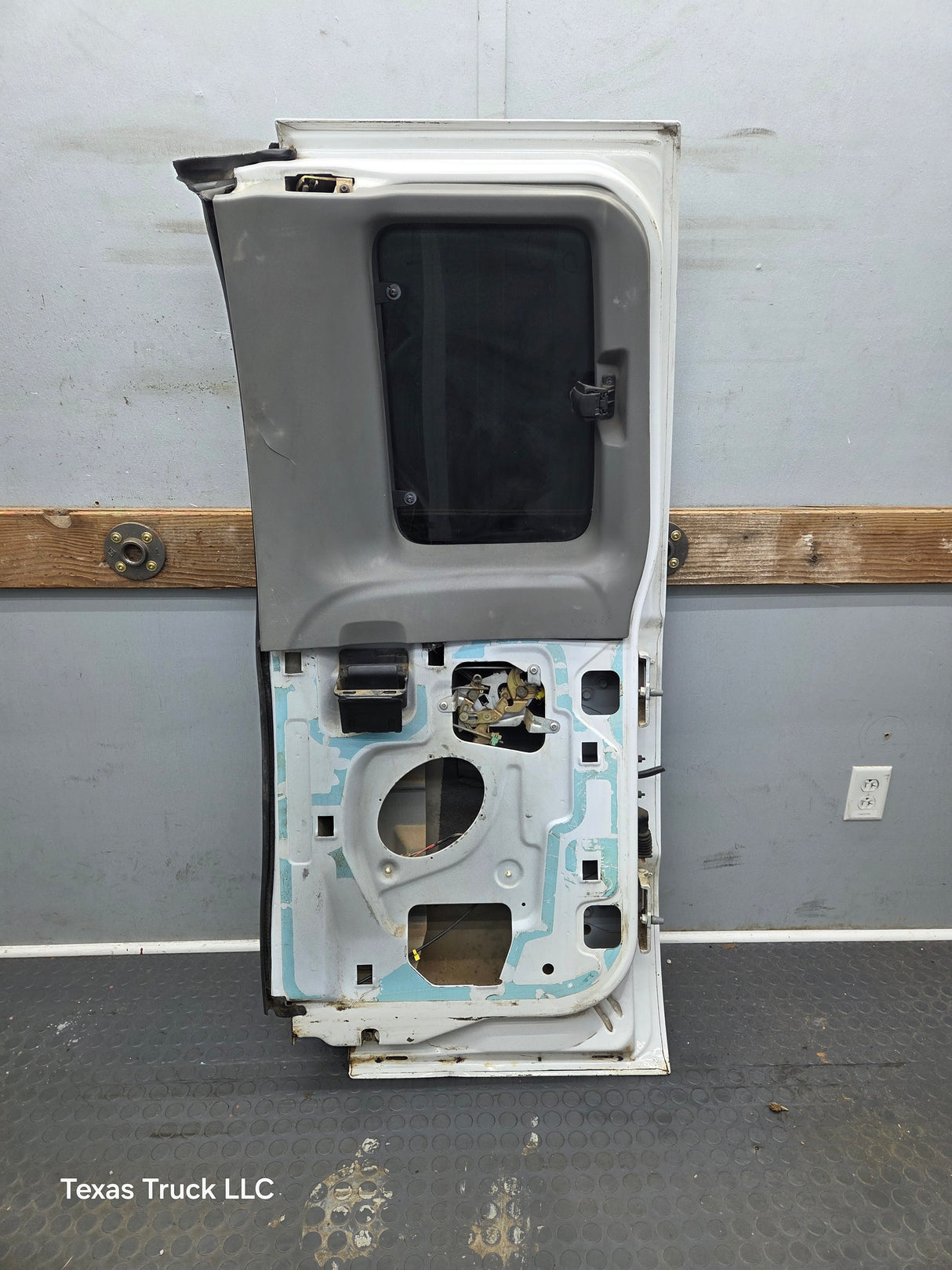 1999-2007 Ford Super Duty F250 F350 F450 F550 RH Extended Cab Passenger Rear Door