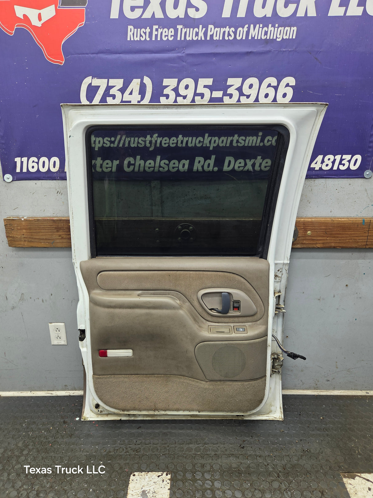 1992-2000 Chevrolet Silverado Suburban GMC Sierra K1500 K2500 K3500 Crew Cab LH Rear Driver Door
