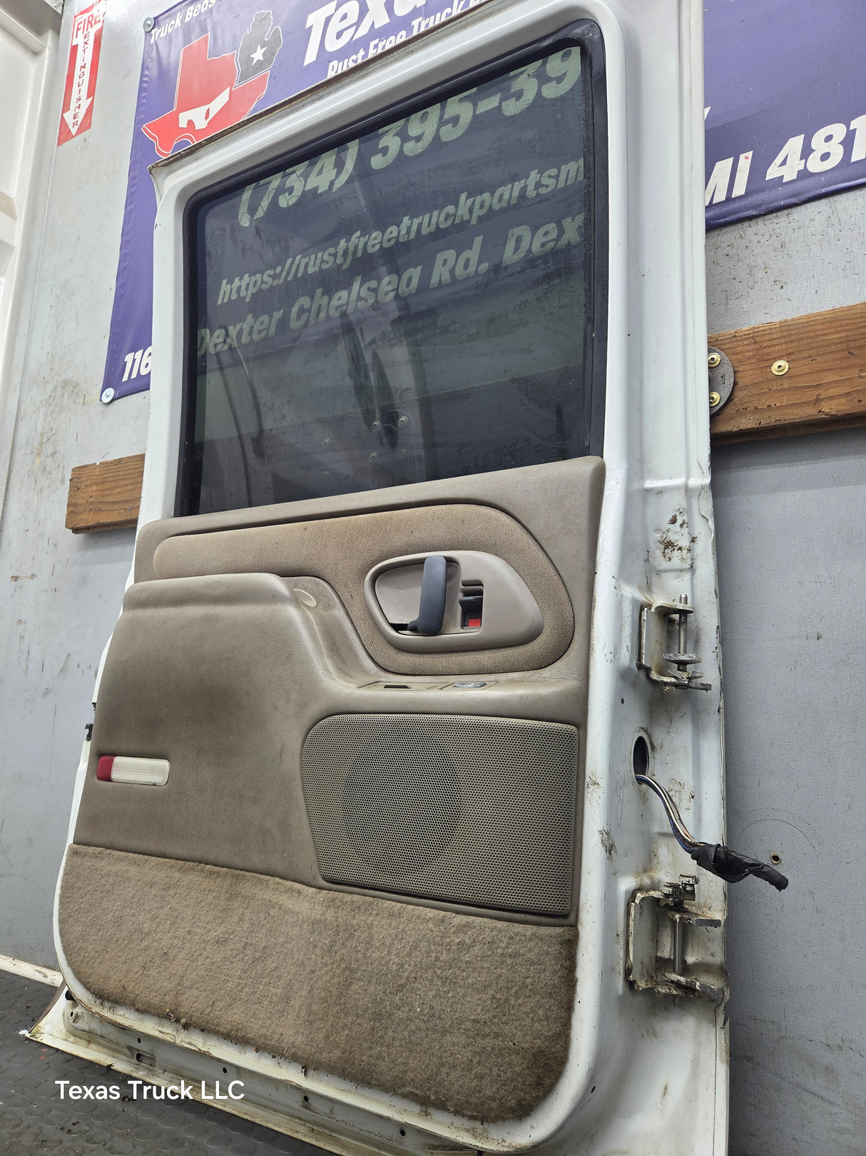 1992-2000 Chevrolet Silverado Suburban GMC Sierra K1500 K2500 K3500 Crew Cab LH Rear Driver Door