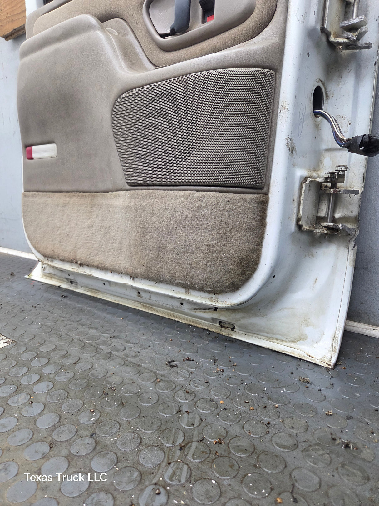1992-2000 Chevrolet Silverado Suburban GMC Sierra K1500 K2500 K3500 Crew Cab LH Rear Driver Door