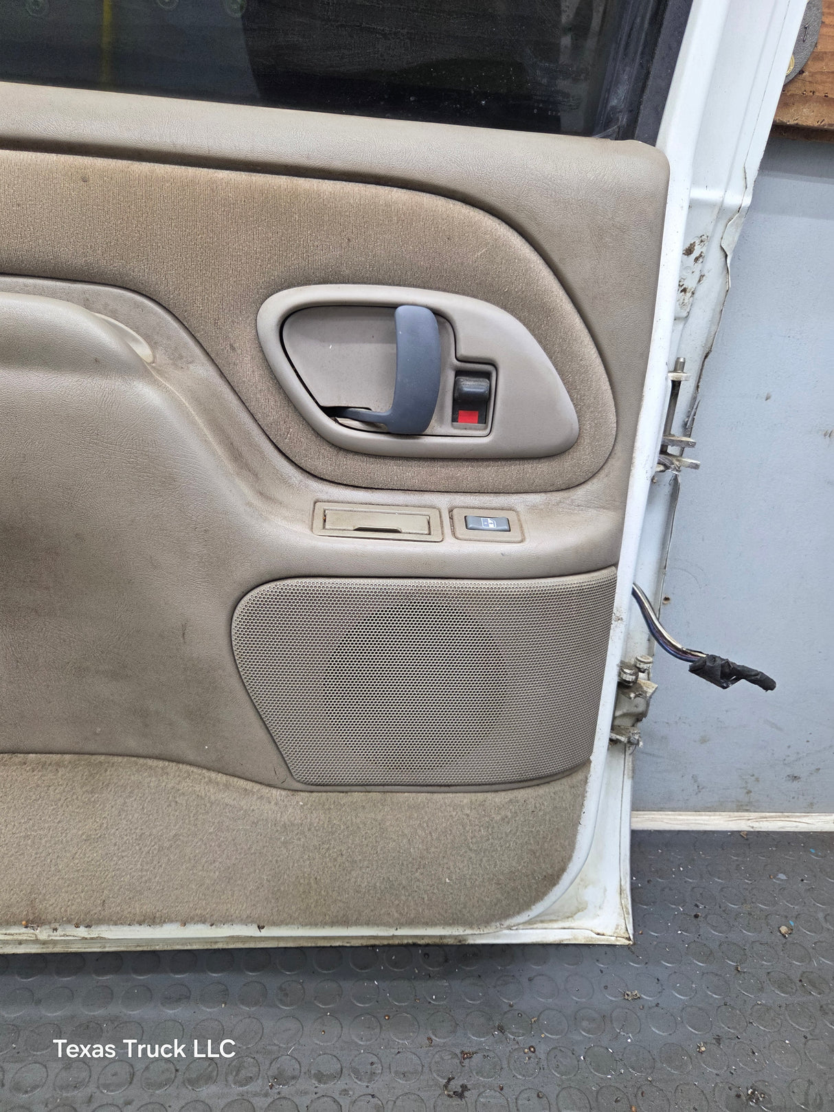 1992-2000 Chevrolet Silverado Suburban GMC Sierra K1500 K2500 K3500 Crew Cab LH Rear Driver Door