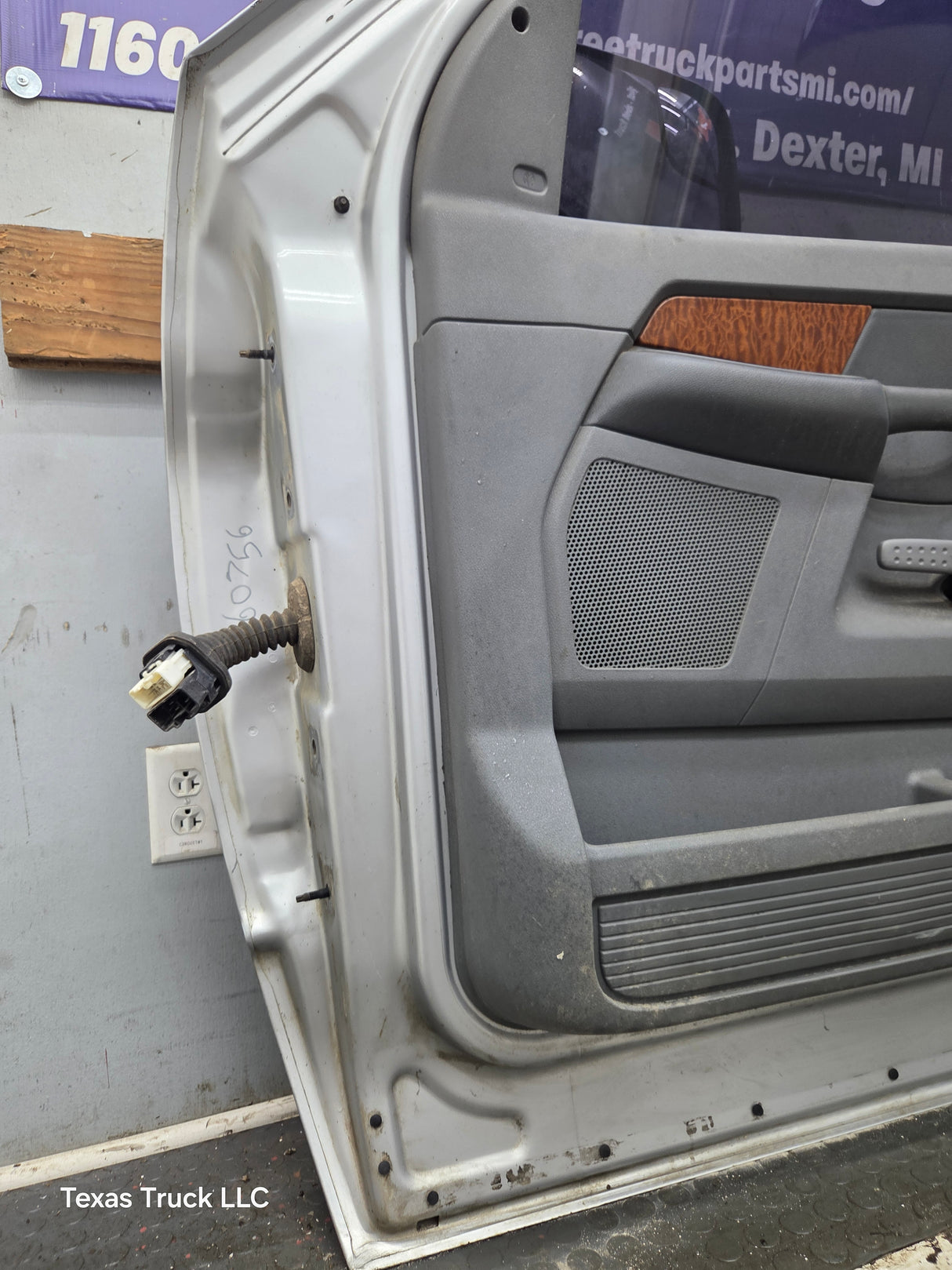 2003-2008 Dodge Ram 3rd Gen Passenger Side Front Quad Cab Crew Cab Door 1500 2500 3500 4500 5500