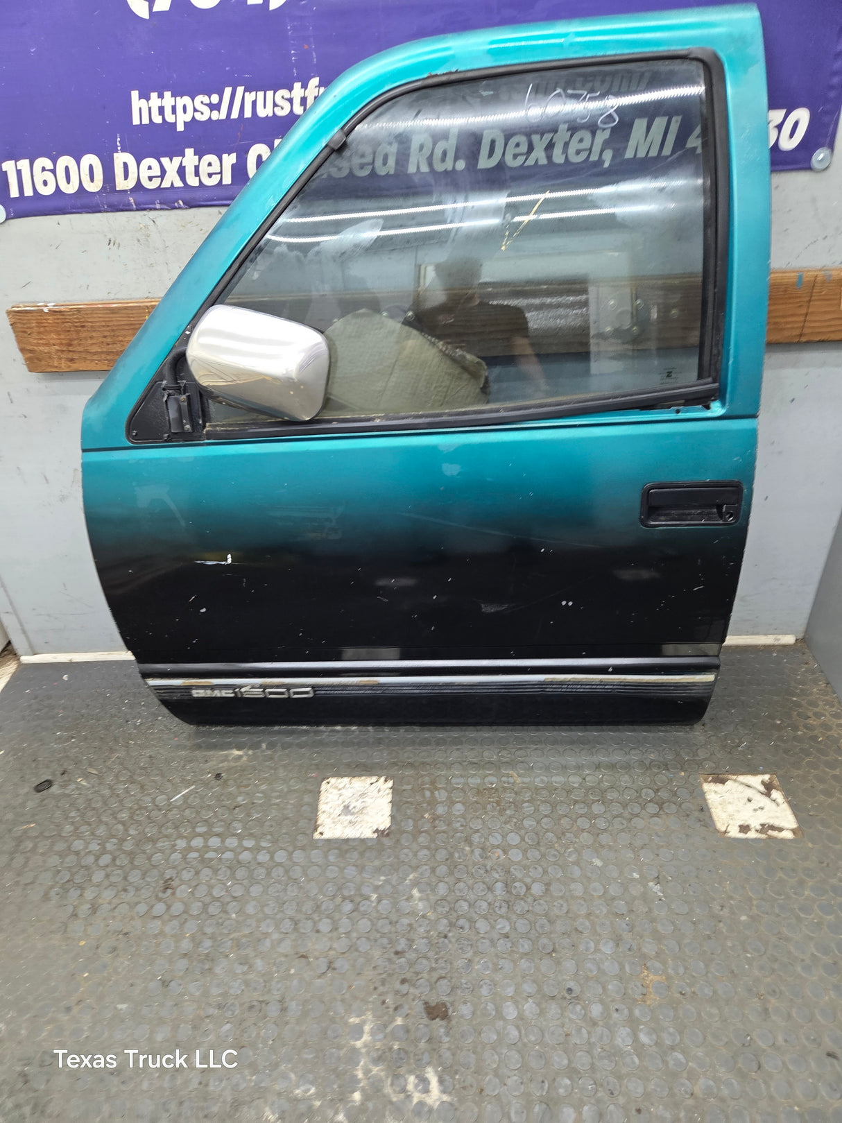 1988-2000 Chevrolet Silverado Suburban GMC Sierra LH Front Driver Side Door
