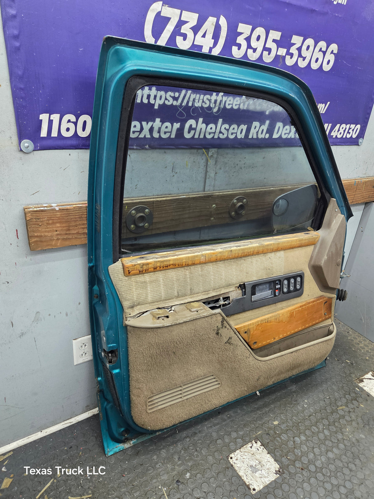 1988-2000 Chevrolet Silverado Suburban GMC Sierra LH Front Driver Side Door