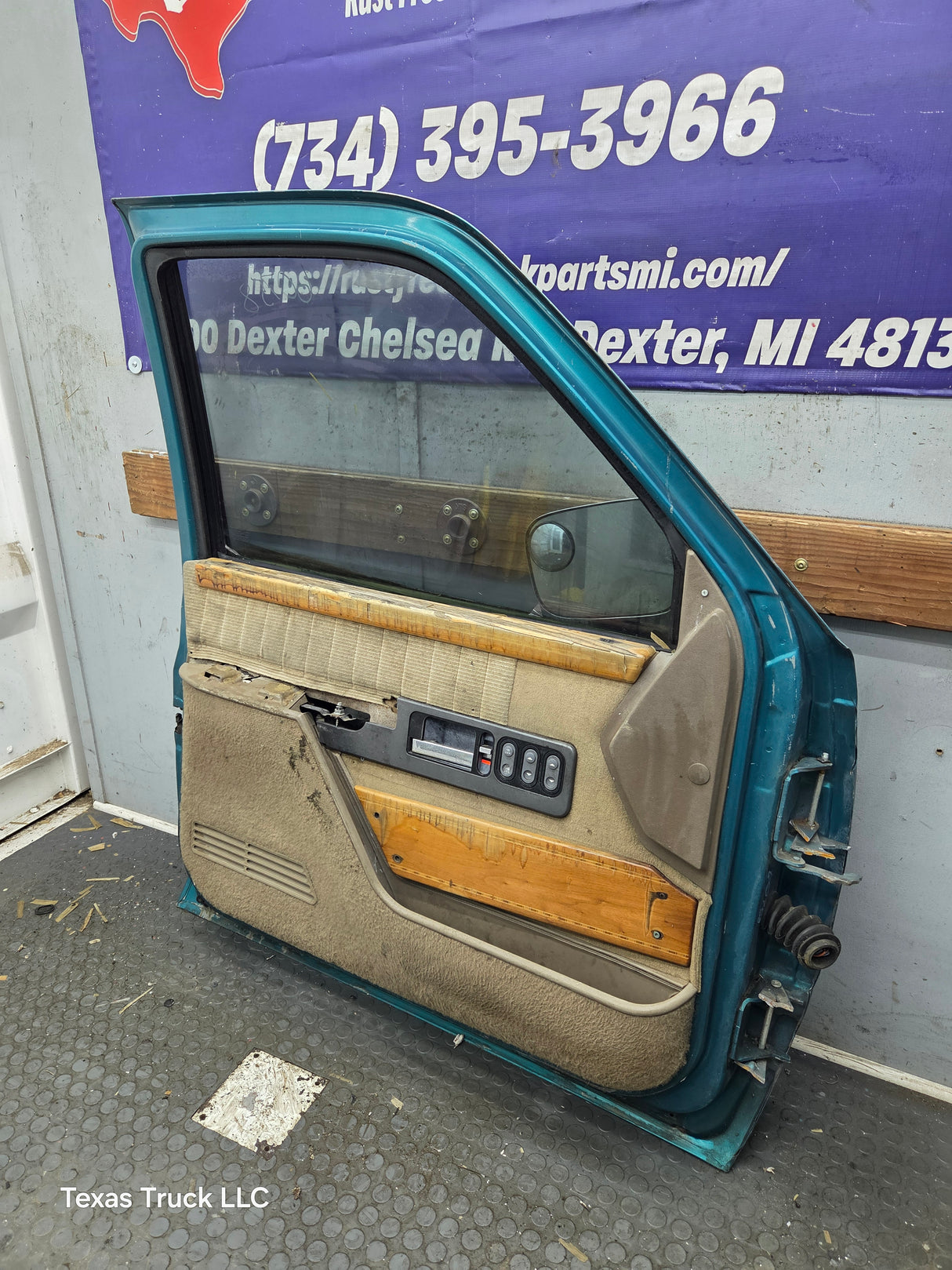 1988-2000 Chevrolet Silverado Suburban GMC Sierra LH Front Driver Side Door
