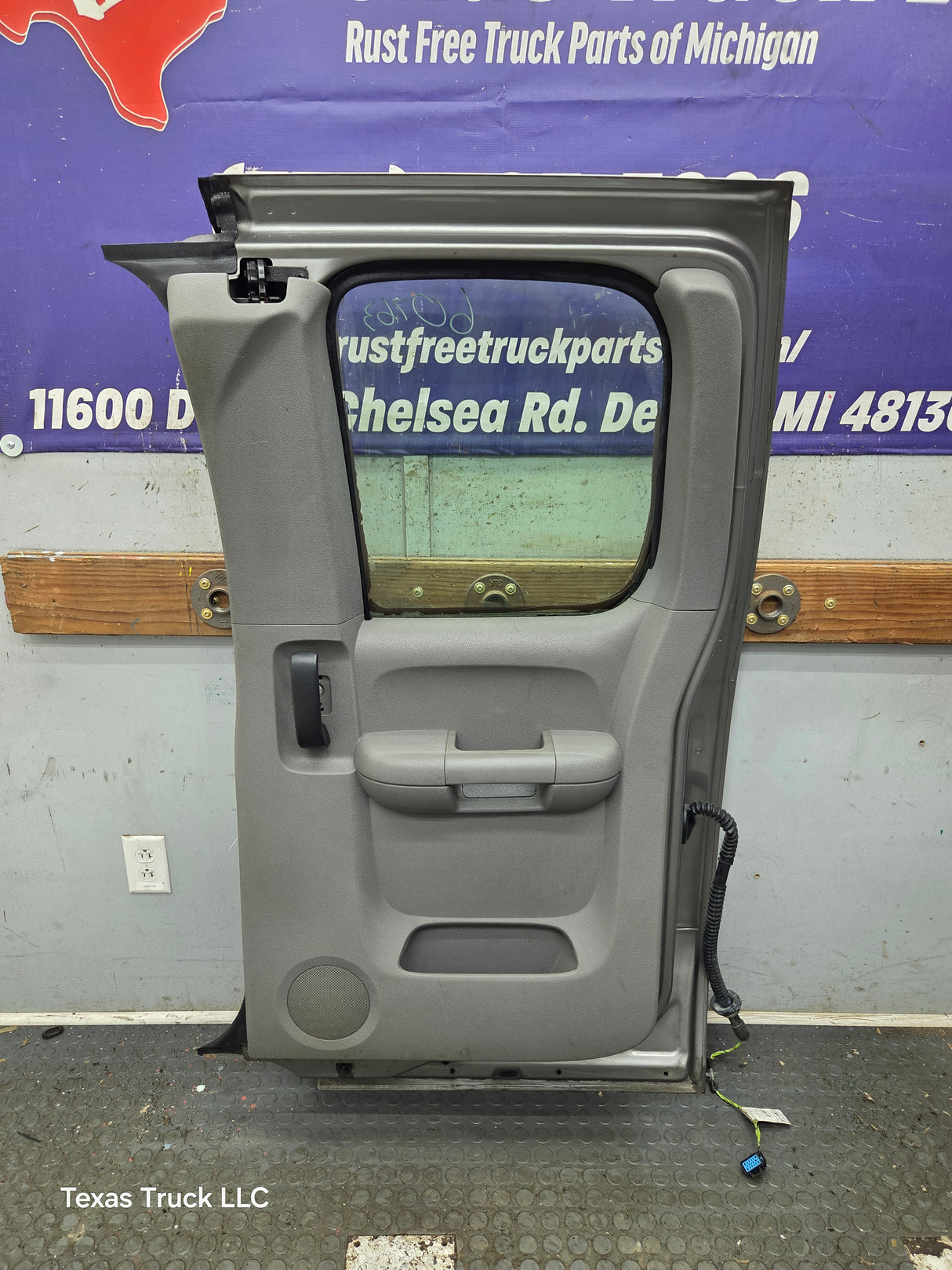 2007-2013 Chevrolet Silverado / GMC Sierra 1500 2500 3500 HD Passenger side Extended Cab RH Rear Door