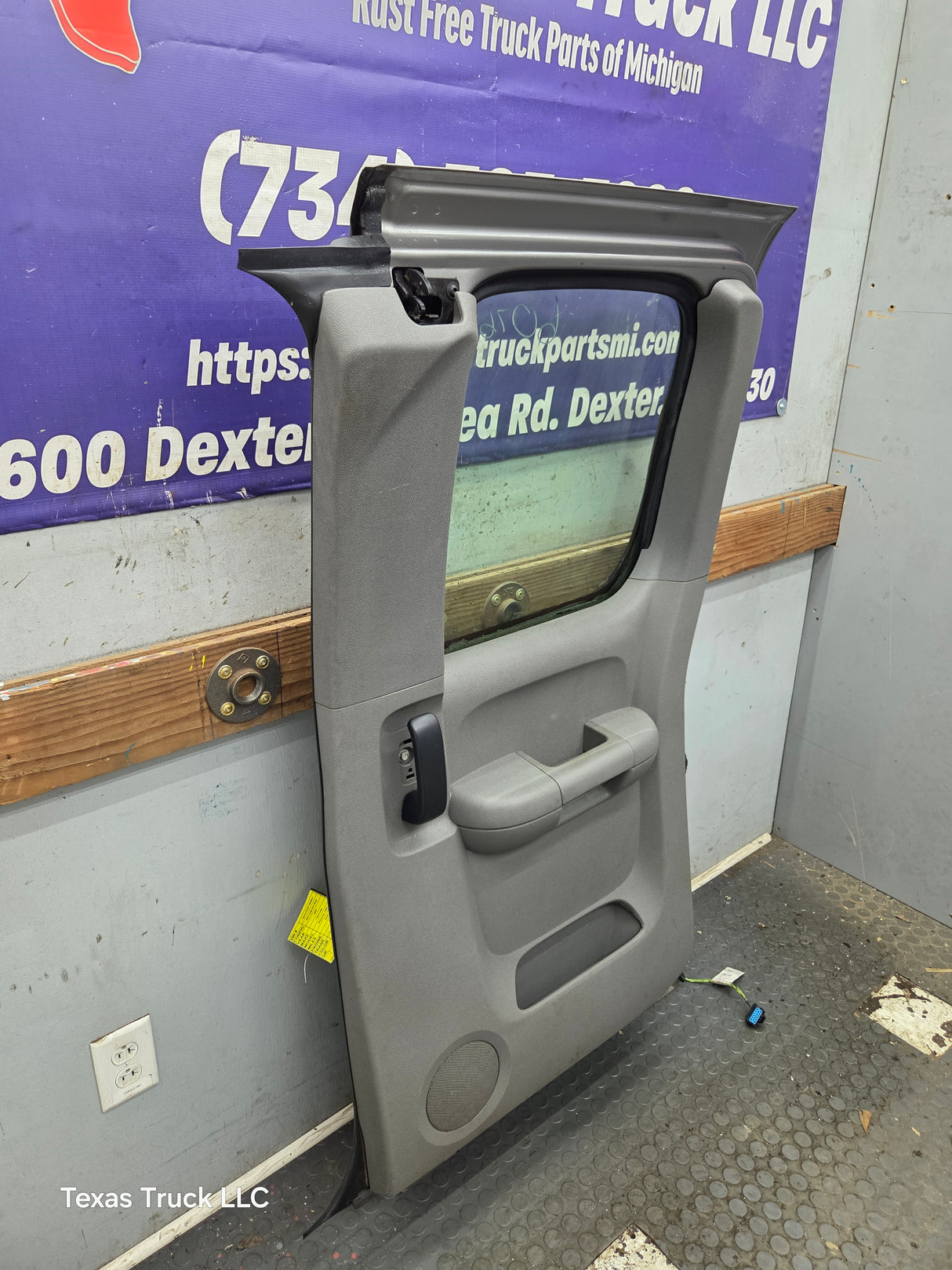 2007-2013 Chevrolet Silverado / GMC Sierra 1500 2500 3500 HD Passenger side Extended Cab RH Rear Door