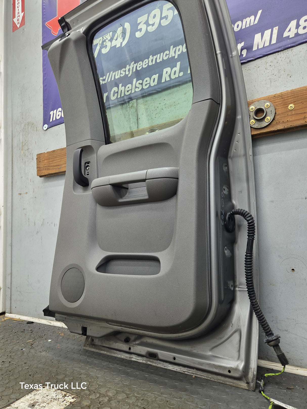 2007-2013 Chevrolet Silverado / GMC Sierra 1500 2500 3500 HD Passenger side Extended Cab RH Rear Door