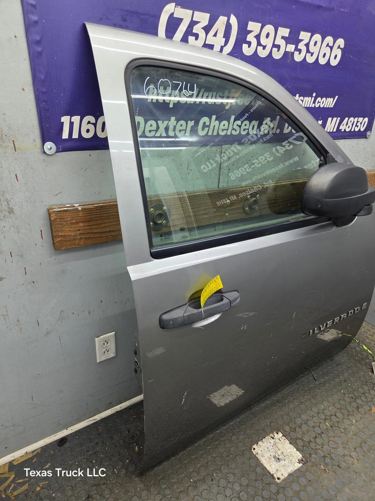 2007-2013 Chevrolet Silverado / GMC Sierra 1500 2500 3500 HD RH Front Passenger Side Door