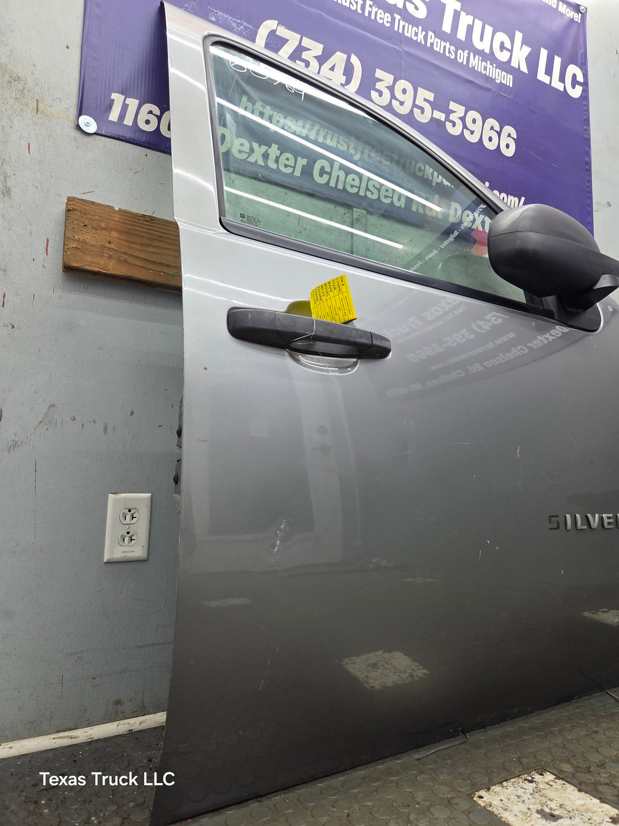 2007-2013 Chevrolet Silverado / GMC Sierra 1500 2500 3500 HD RH Front Passenger Side Door