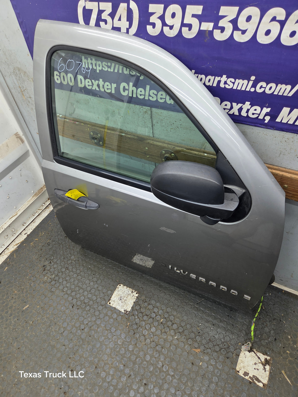 2007-2013 Chevrolet Silverado / GMC Sierra 1500 2500 3500 HD RH Front Passenger Side Door