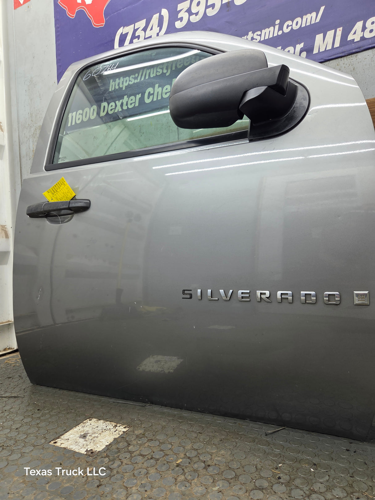 2007-2013 Chevrolet Silverado / GMC Sierra 1500 2500 3500 HD RH Front Passenger Side Door