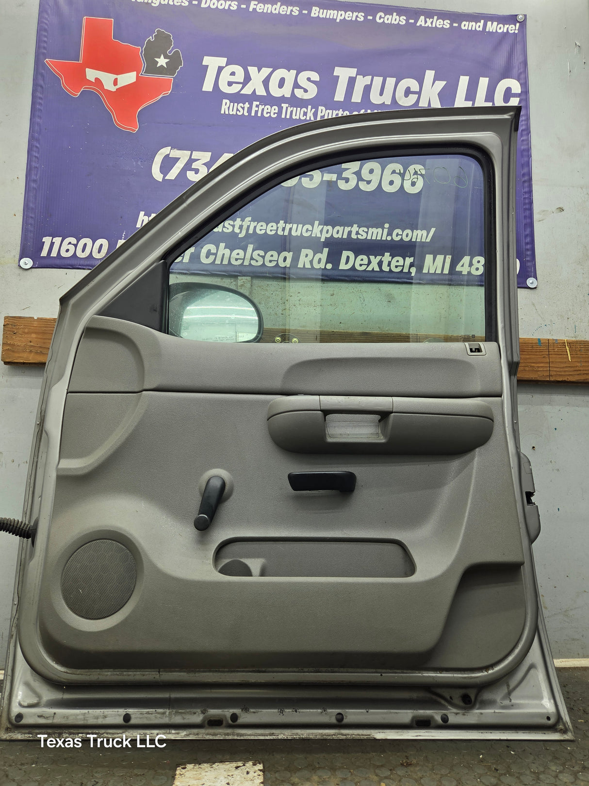 2007-2013 Chevrolet Silverado / GMC Sierra 1500 2500 3500 HD RH Front Passenger Side Door
