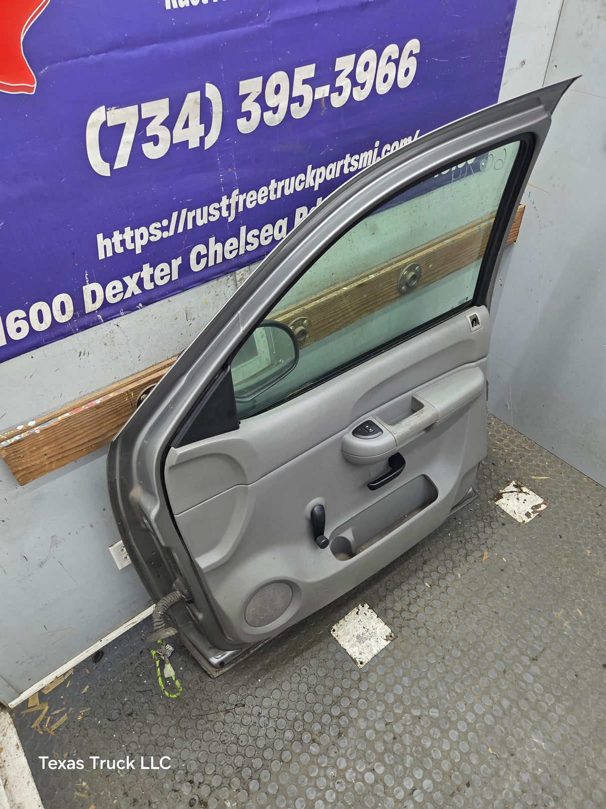 2007-2013 Chevrolet Silverado / GMC Sierra 1500 2500 3500 HD RH Front Passenger Side Door