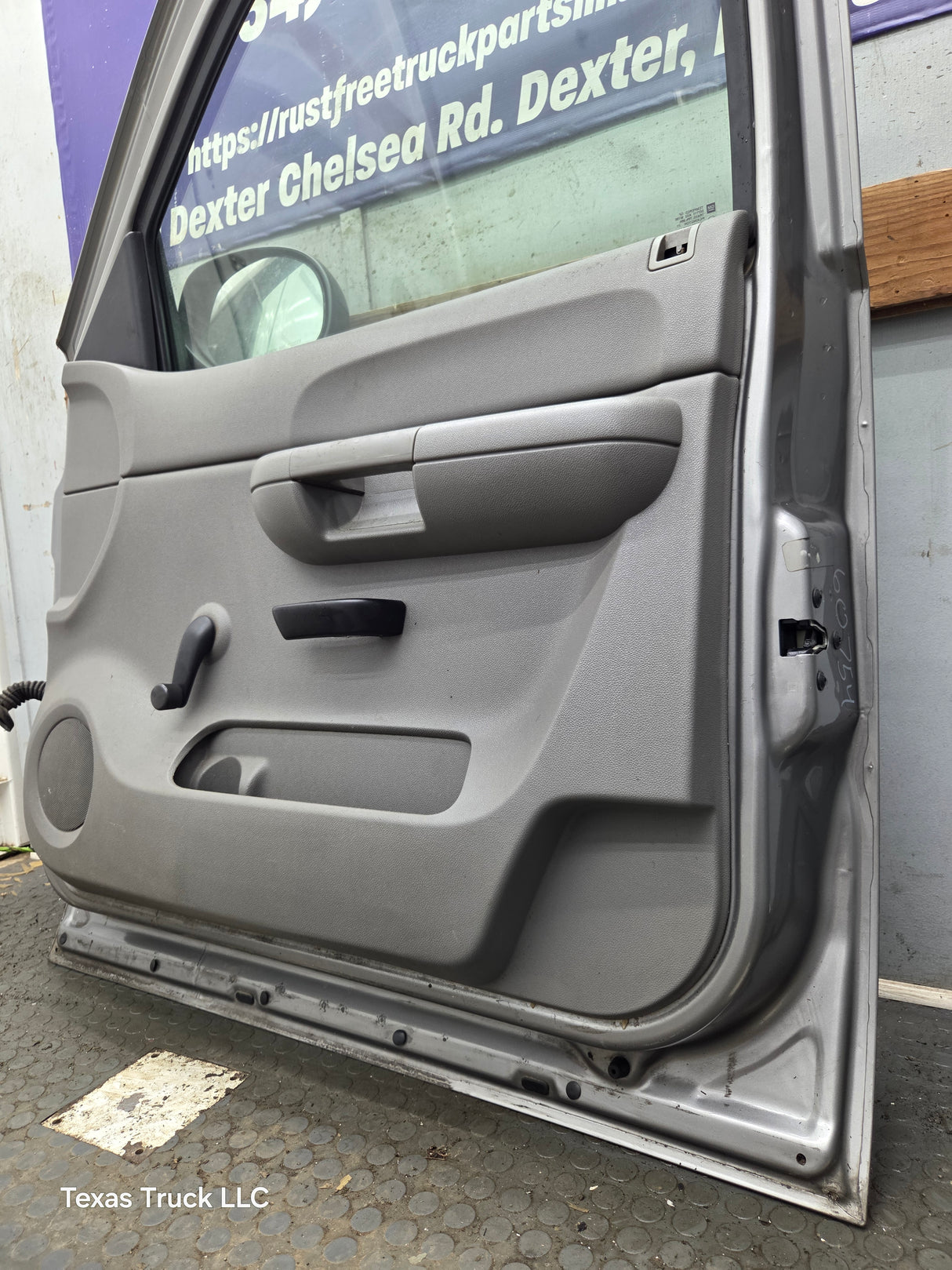 2007-2013 Chevrolet Silverado / GMC Sierra 1500 2500 3500 HD RH Front Passenger Side Door