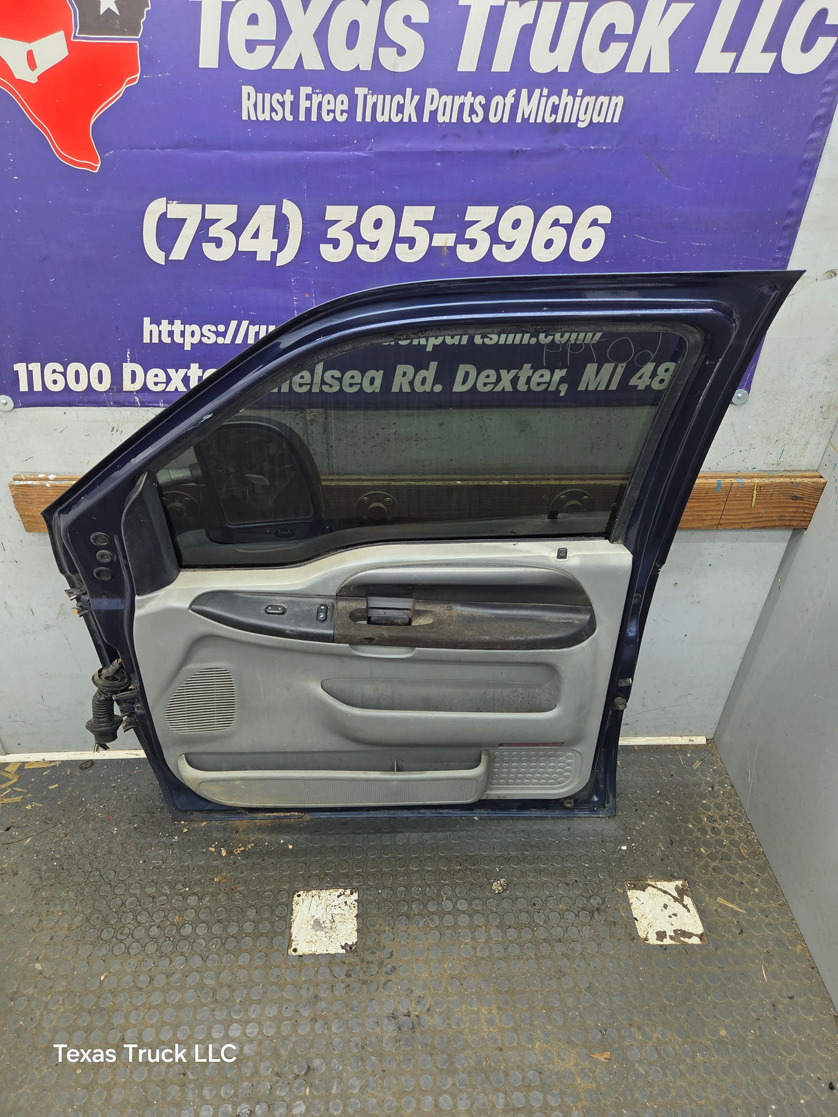 1999-2011 Ford Super Duty RH Passenger Side Front Door F250 F350 F450 F550
