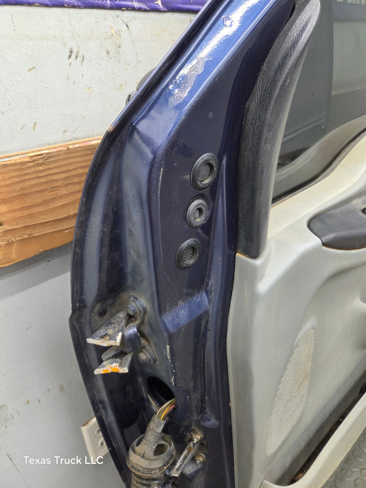 1999-2011 Ford Super Duty RH Passenger Side Front Door F250 F350 F450 F550