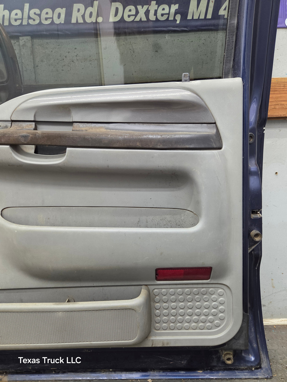 1999-2011 Ford Super Duty RH Passenger Side Front Door F250 F350 F450 F550