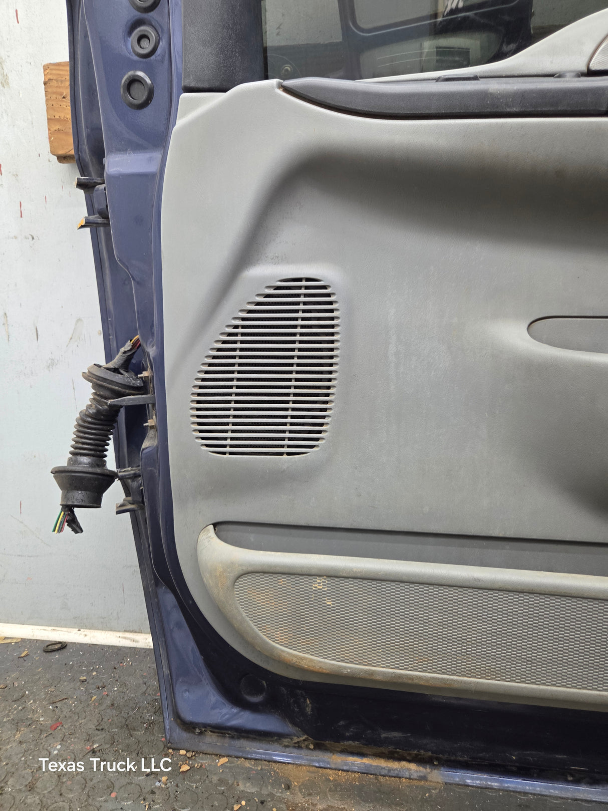 1999-2011 Ford Super Duty RH Passenger Side Front Door F250 F350 F450 F550