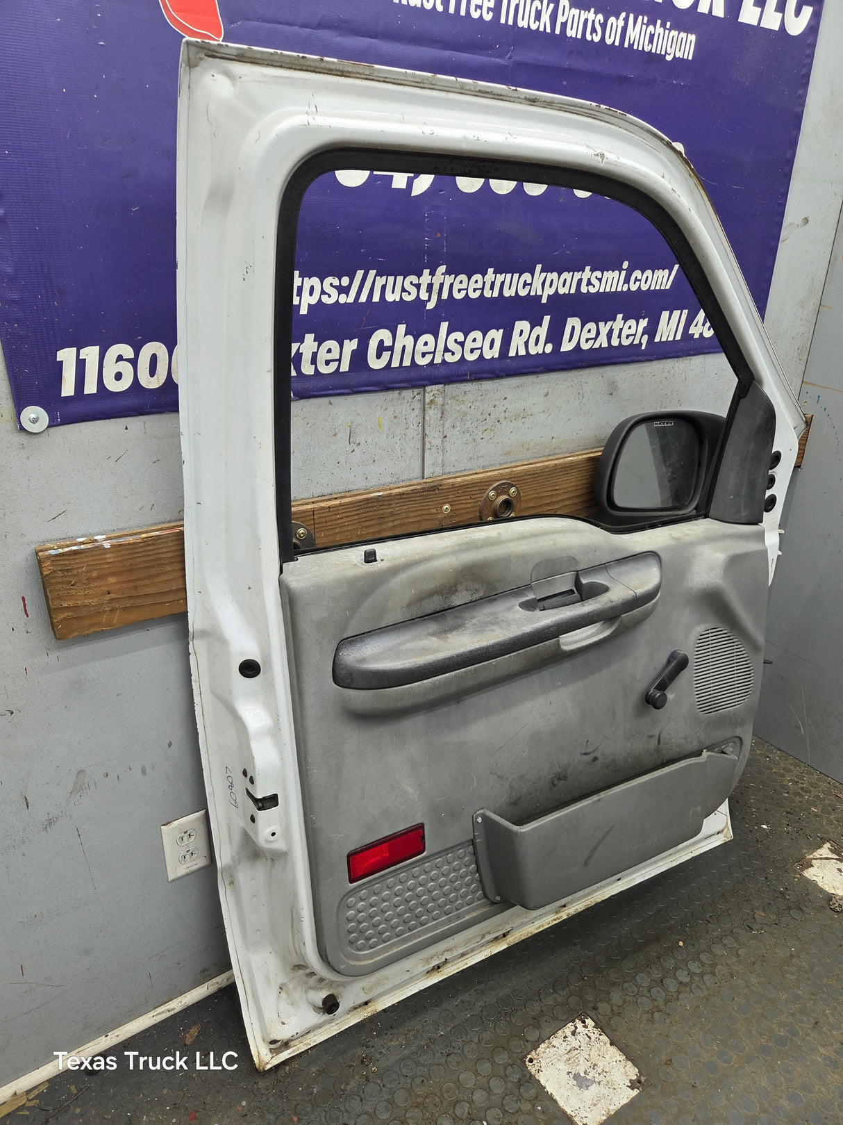 1999-2011 Ford Super Duty LH Driver Side Front Door F250 F350 F450 F550