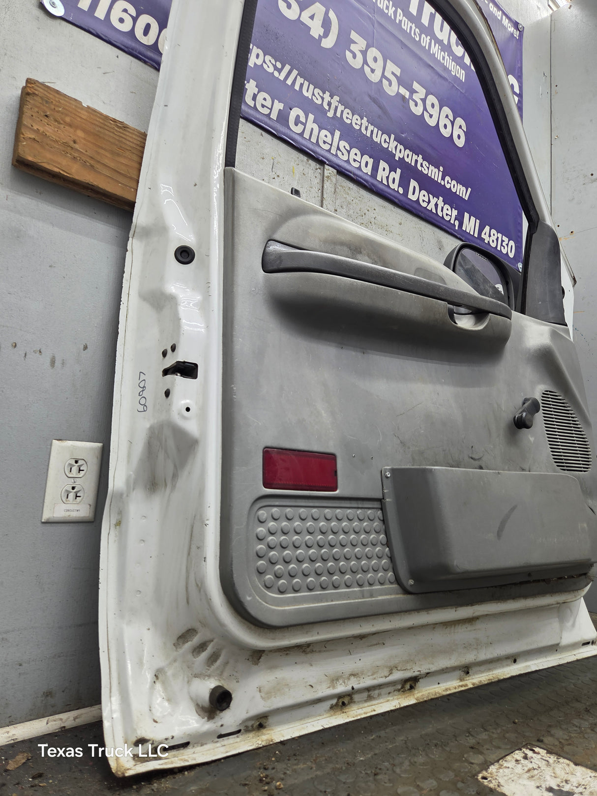 1999-2011 Ford Super Duty LH Driver Side Front Door F250 F350 F450 F550