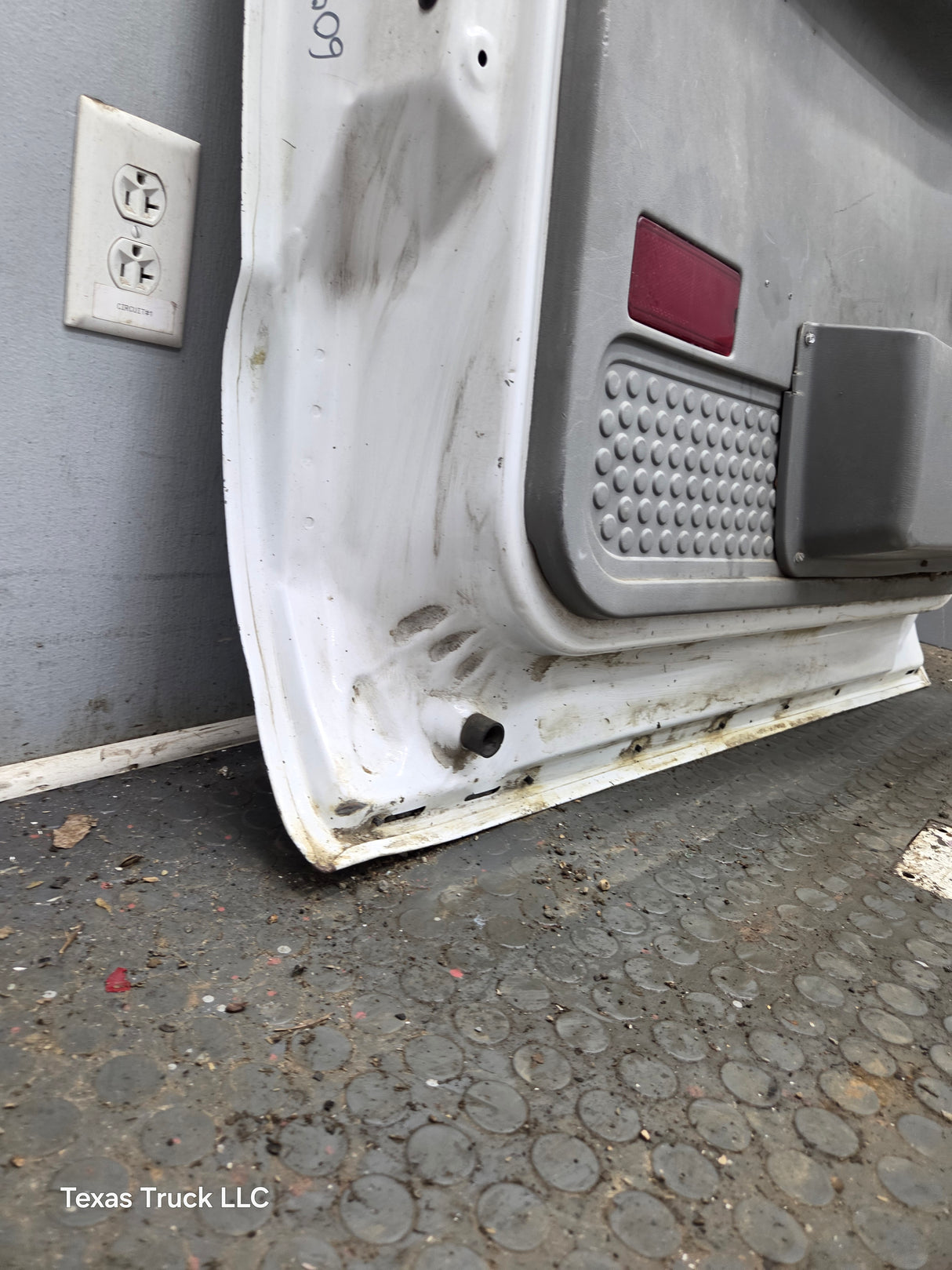 1999-2011 Ford Super Duty LH Driver Side Front Door F250 F350 F450 F550