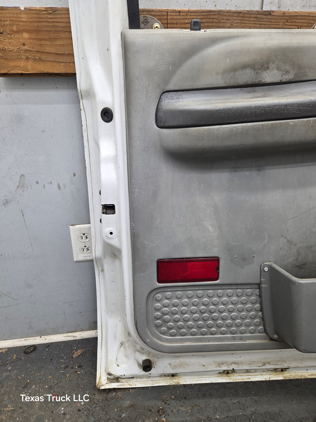 1999-2011 Ford Super Duty LH Driver Side Front Door F250 F350 F450 F550