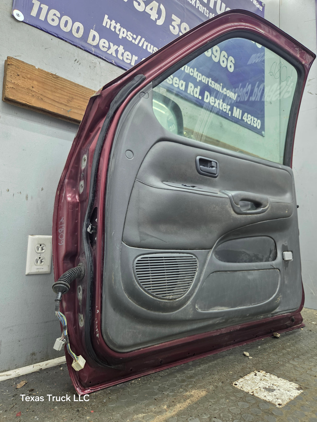 2000-2006 Toyota Tundra Front Right Hand Passenger Side 1st Gen Door