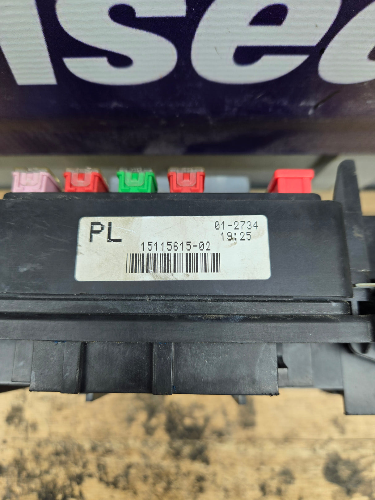 2003-2005 Chevrolet Silverado / GMC Sierra 1500 250 3500 Engine Bay Fuse Box