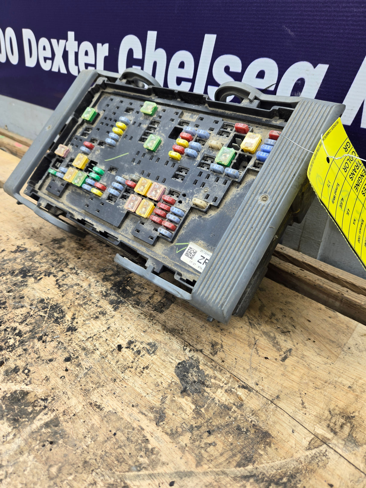 2007-2009 Chevrolet Silverado / GMC Sierra 1500 2500 3500 Engine Bay Fuse Box