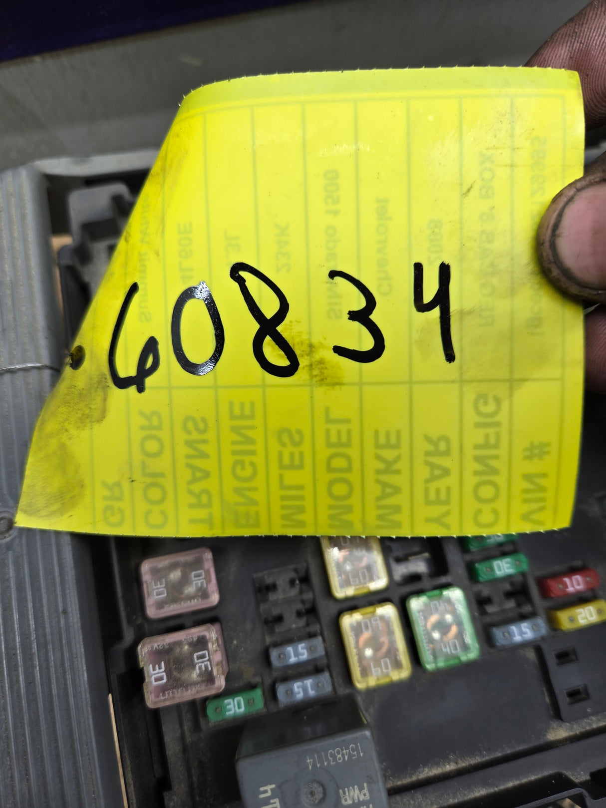 2007-2009 Chevrolet Silverado / GMC Sierra 1500 2500 3500 Engine Bay Fuse Box