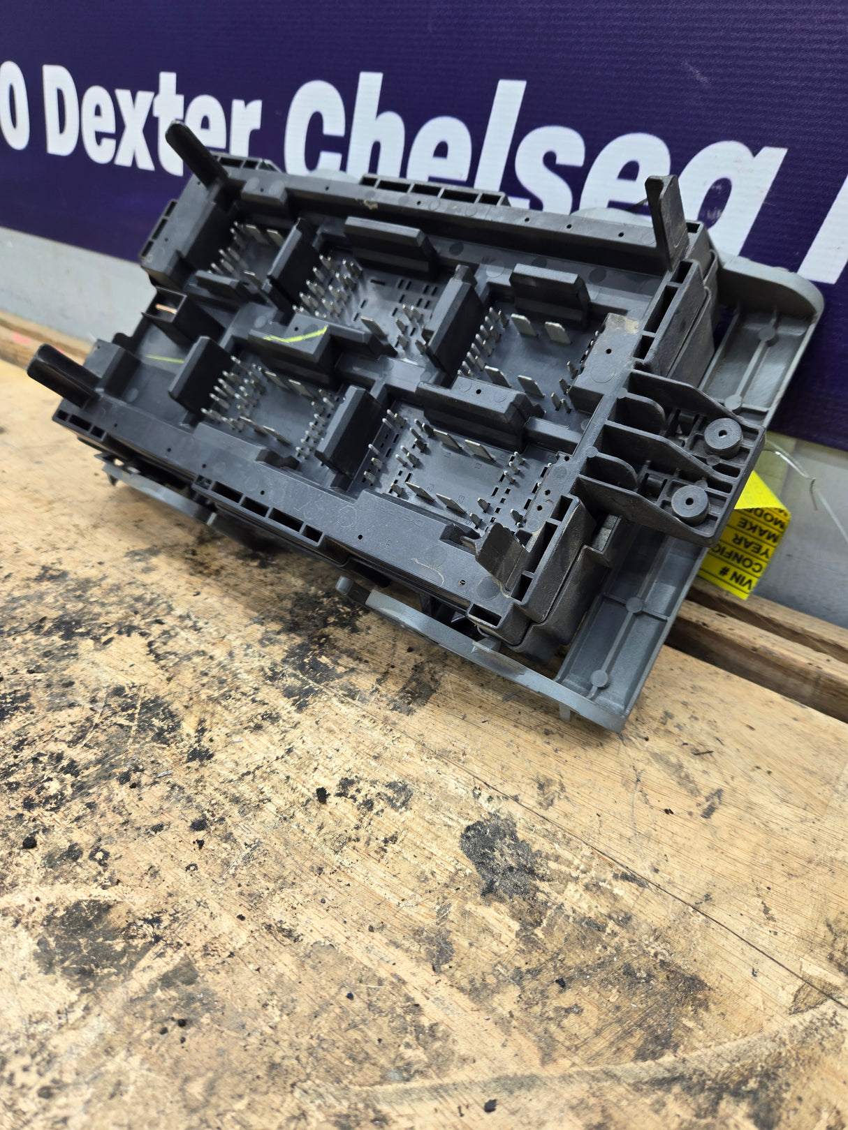2007-2009 Chevrolet Silverado / GMC Sierra 1500 2500 3500 Engine Bay Fuse Box
