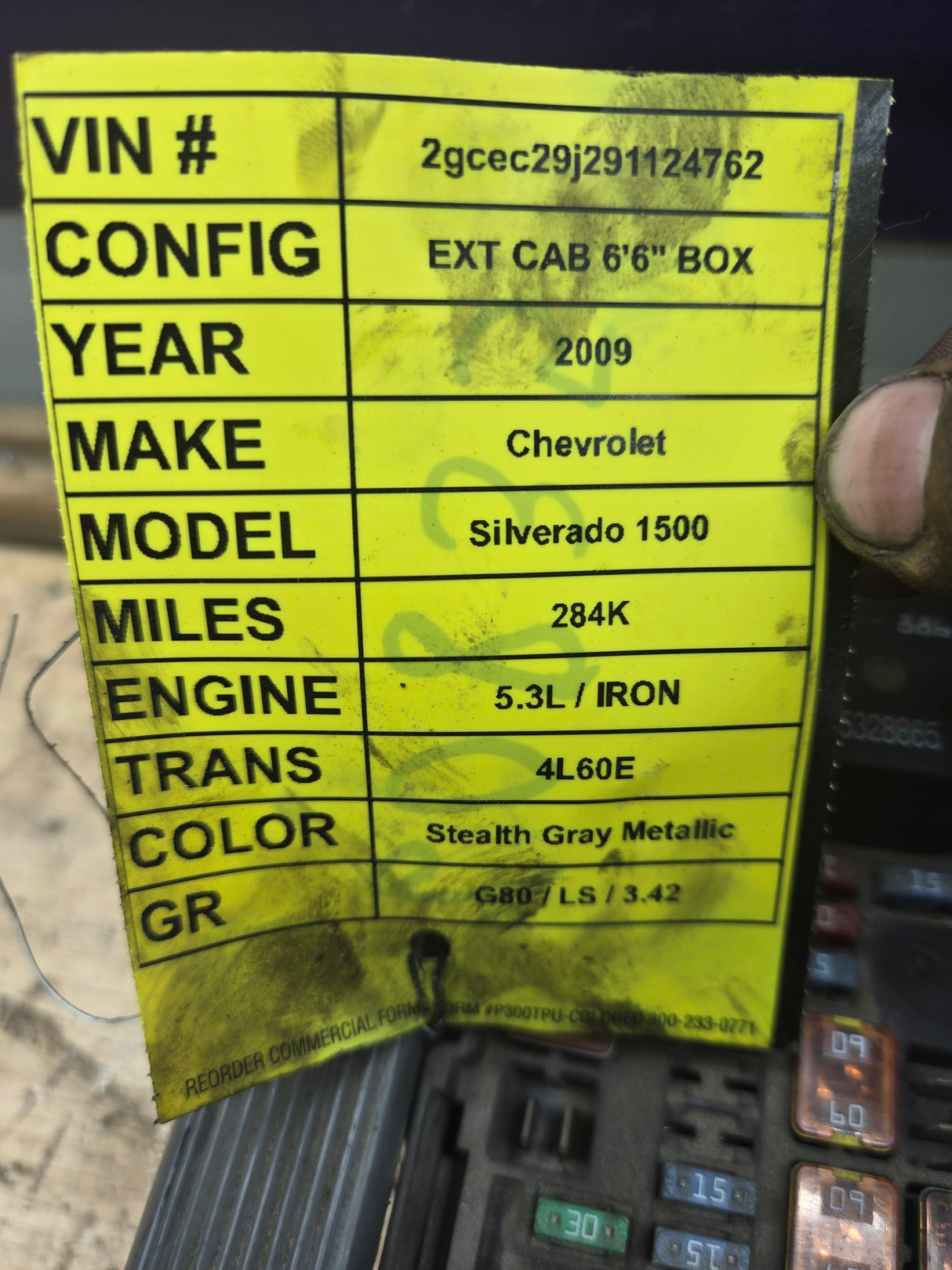 2007-2009 Chevrolet Silverado / GMC Sierra 1500 2500 3500 Engine Bay Fuse Box