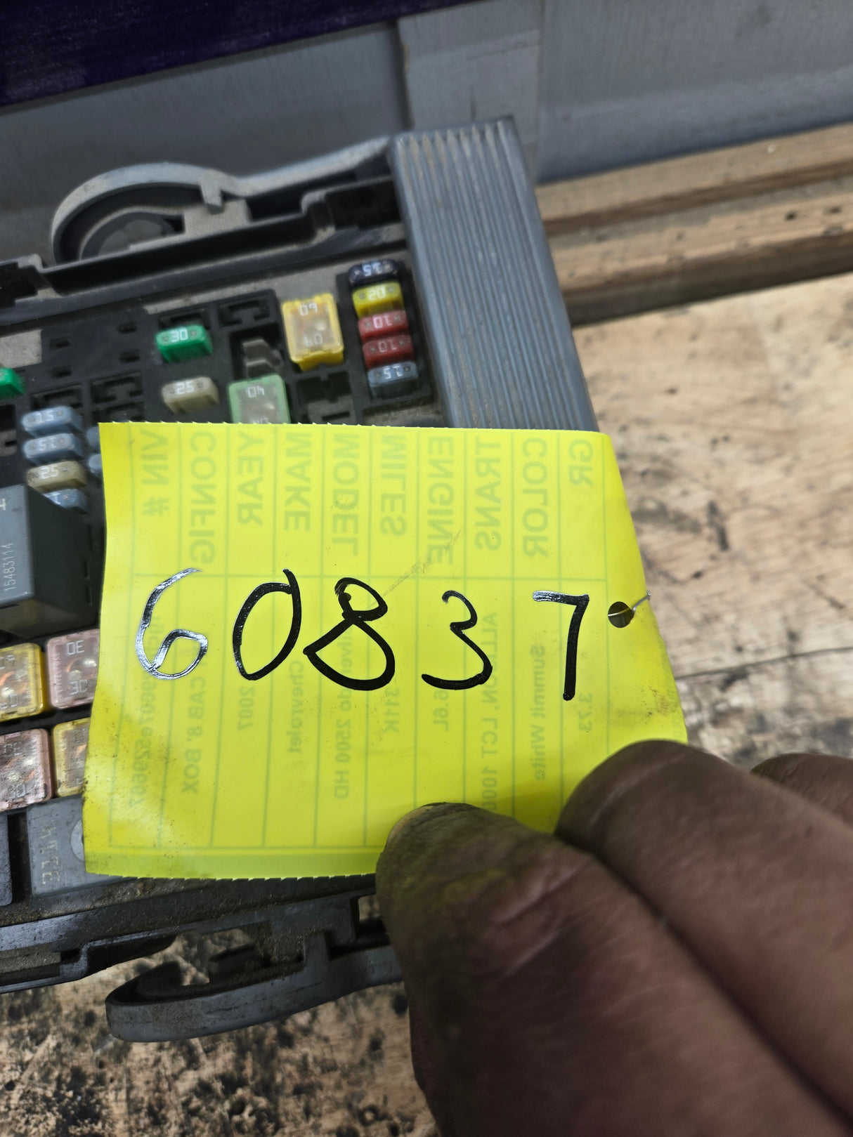 2007-2009 Chevrolet Silverado / GMC Sierra 2500 3500 Duramax Engine Bay Fuse Box - 15910898