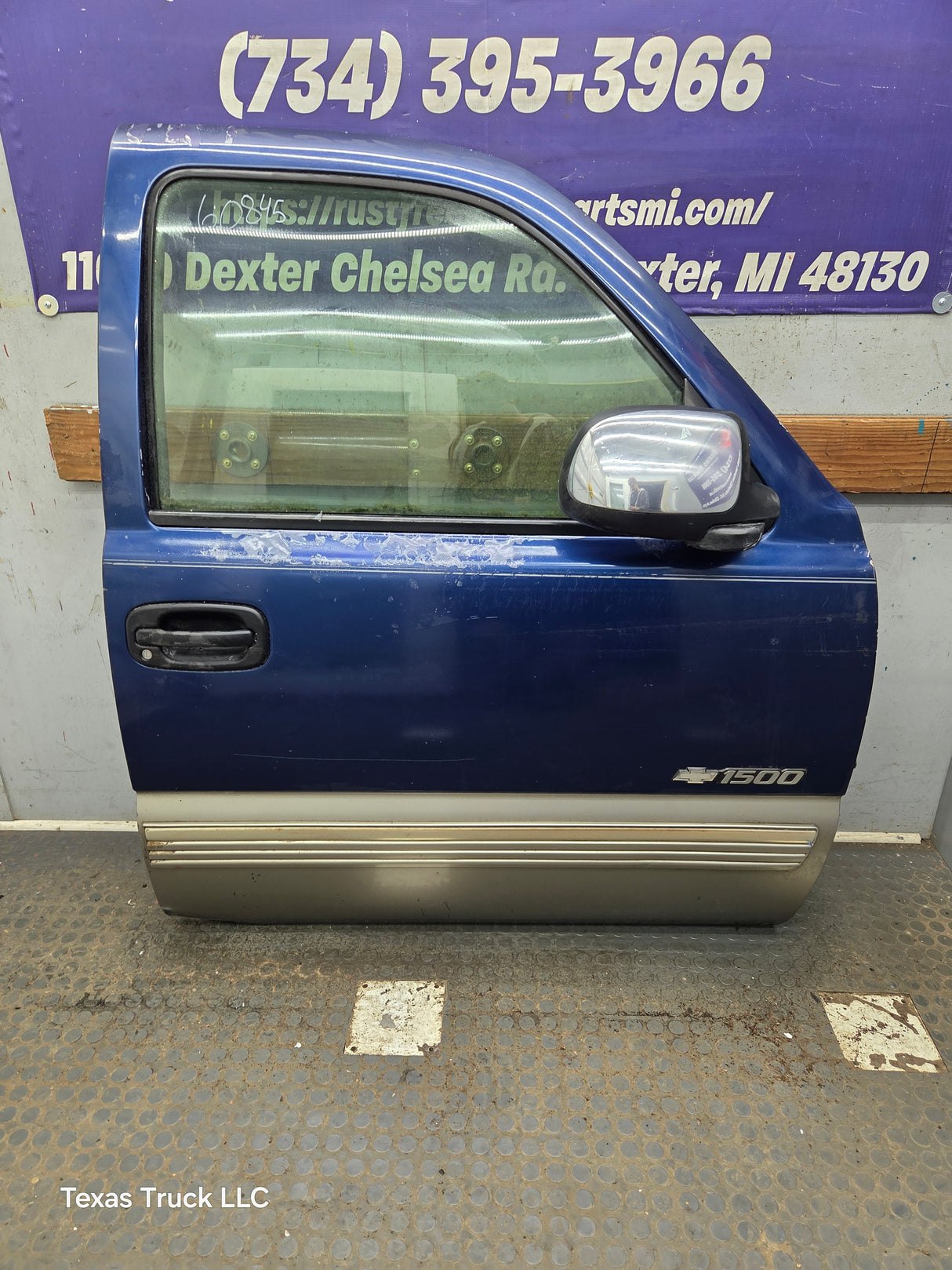 1999-2006 Chevrolet Silverado / GMC Sierra 1500 2500 3500 HD Front Passenger side Door RH