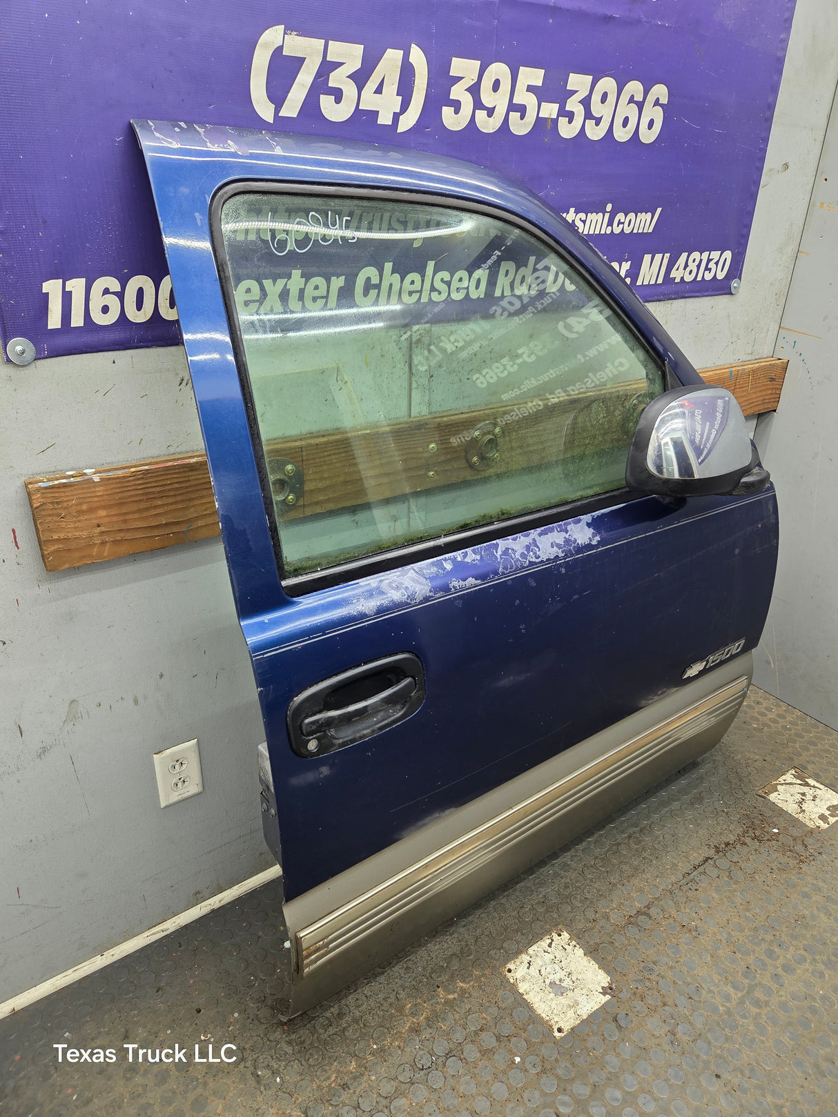 1999-2006 Chevrolet Silverado / GMC Sierra 1500 2500 3500 HD Front Passenger side Door RH