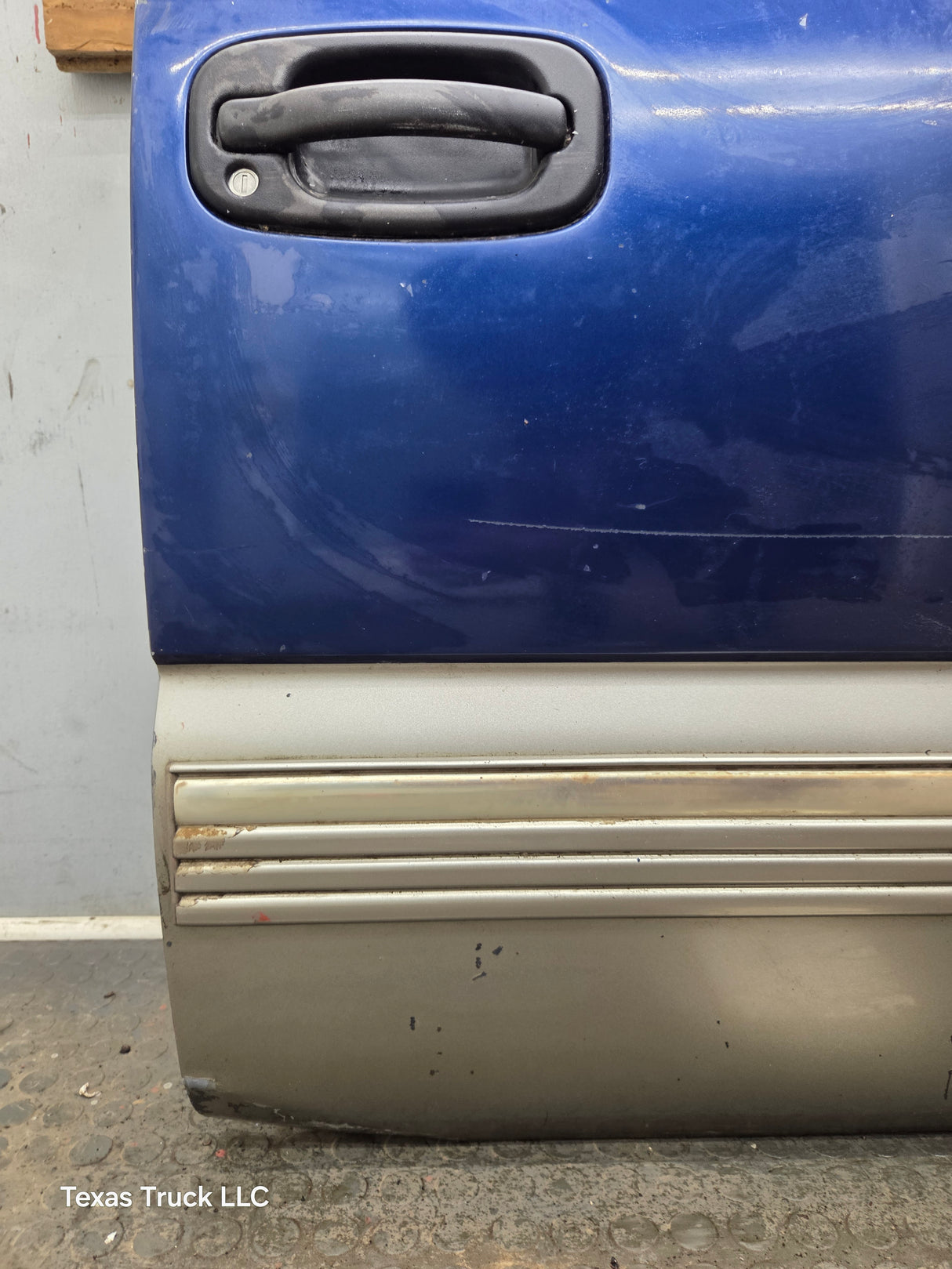 1999-2006 Chevrolet Silverado / GMC Sierra 1500 2500 3500 HD Front Passenger side Door RH
